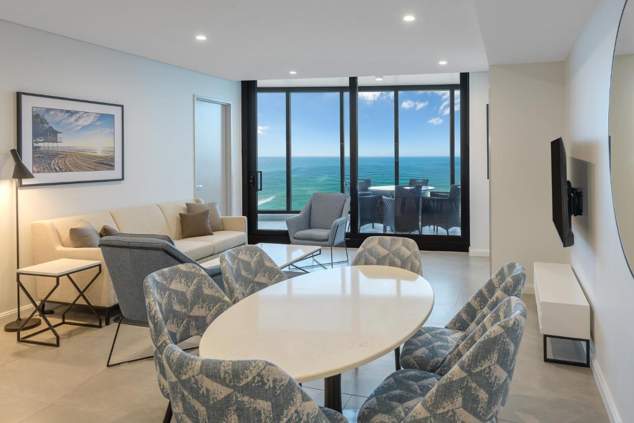 Meriton Suites Surfers Paradise Гоулд Коуст Екстериор снимка A living room in a modern apartment