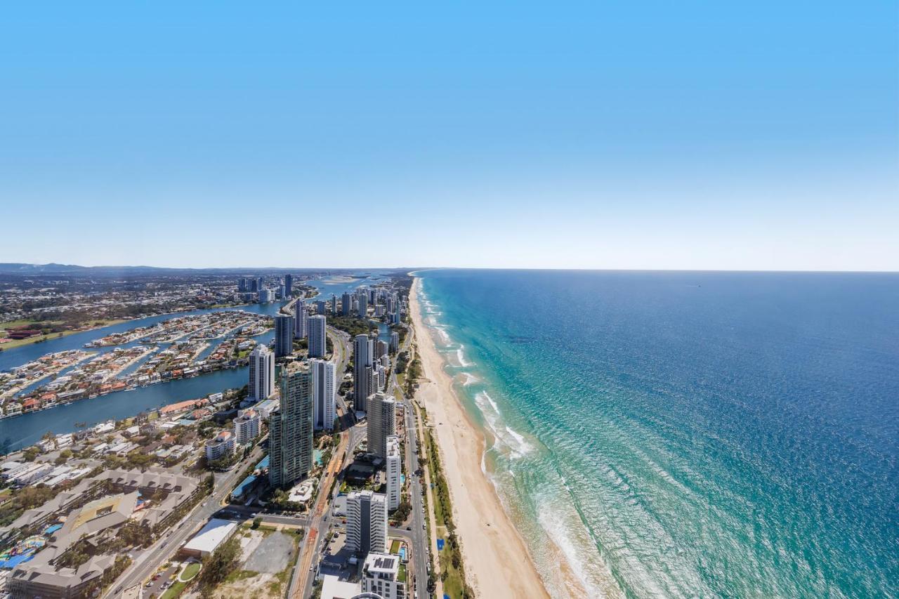 Meriton Suites Surfers Paradise Гоулд Коуст Екстериор снимка Aerial view of the Gold Coast, 2018